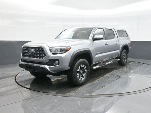 Used 2019 Toyota Tacoma TRD Off-Road image 3