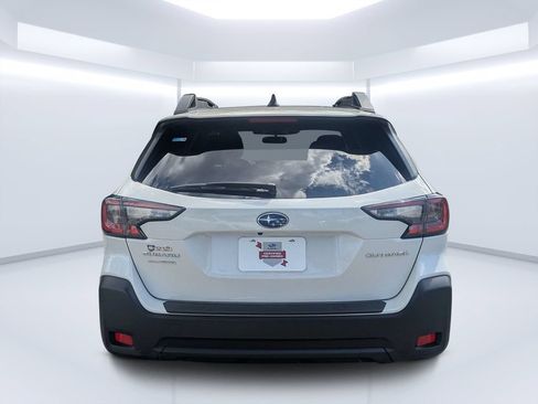 Certified 2025 Subaru Outback Premium AWD/4WD image 4