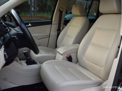 Used 2016 Volkswagen Tiguan SE AWD/4WD image 12