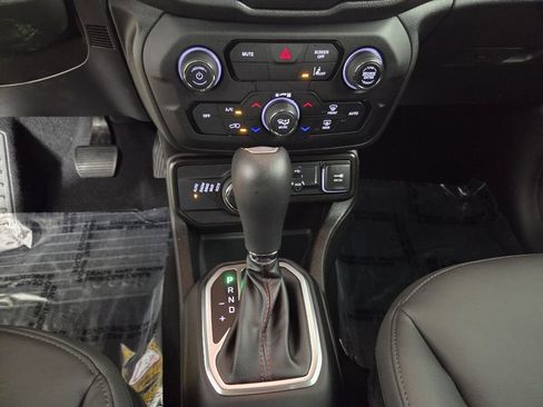 Certified 2023 Jeep Renegade Trailhawk w/ Trailhawk Elite Group image 17