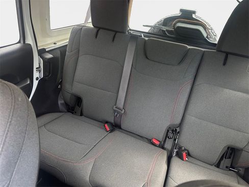 Used 2024 Jeep Wrangler Unlimited Rubicon image 9