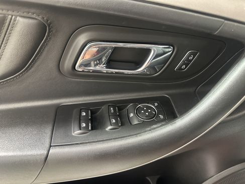 Used 2013 Ford Taurus SEL FWD image 11