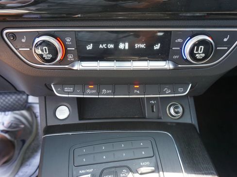 Used 2020 Audi Q5 2.0T Premium AWD/4WD image 32