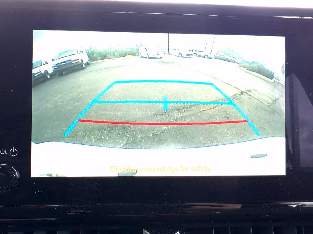 Used 2025 Toyota Corolla LE FWD image 31