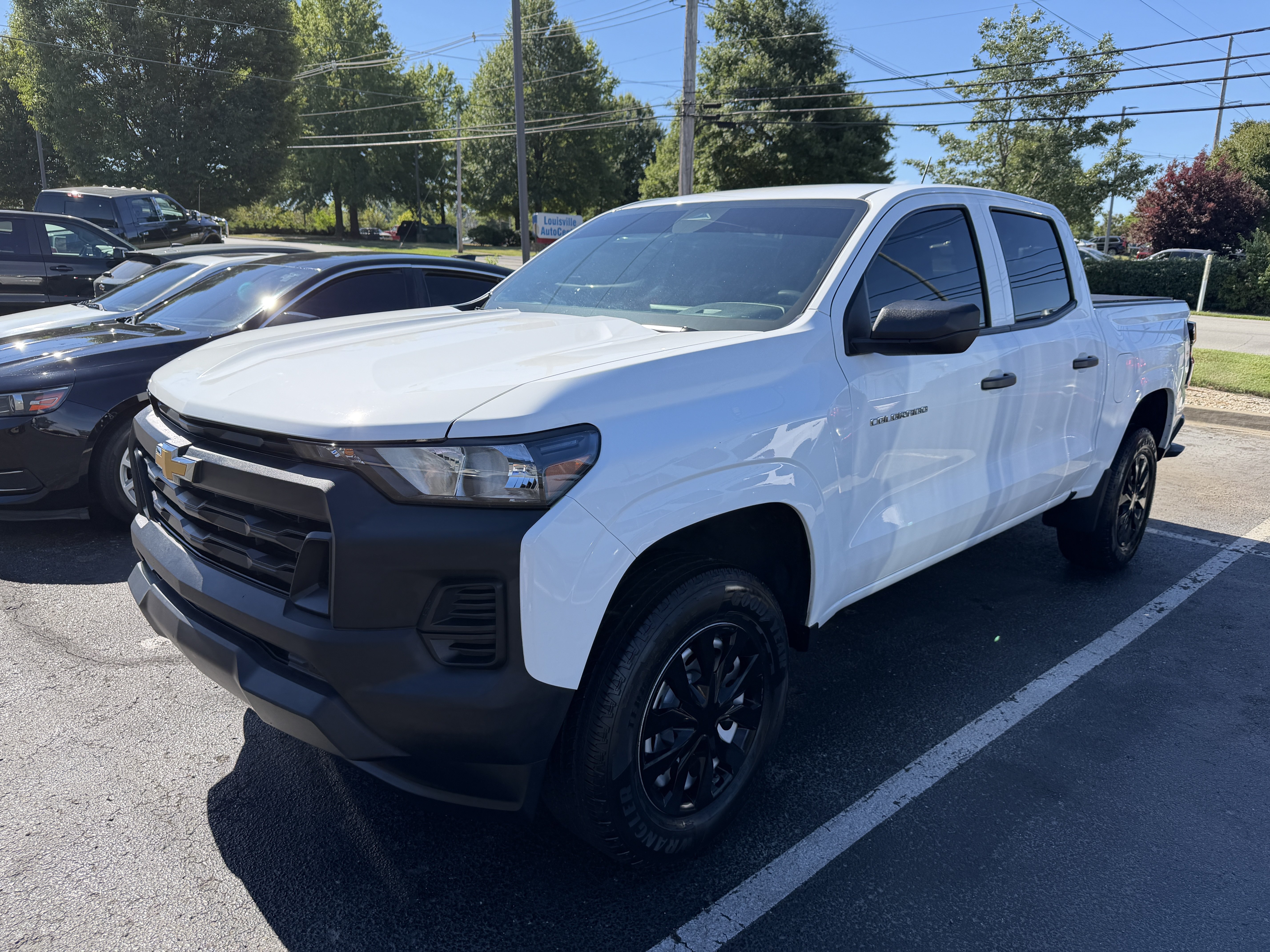 Used 2025 Chevrolet Colorado W/T AWD/4WD image 4
