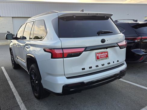 Used 2024 Toyota Sequoia Platinum AWD/4WD image 5