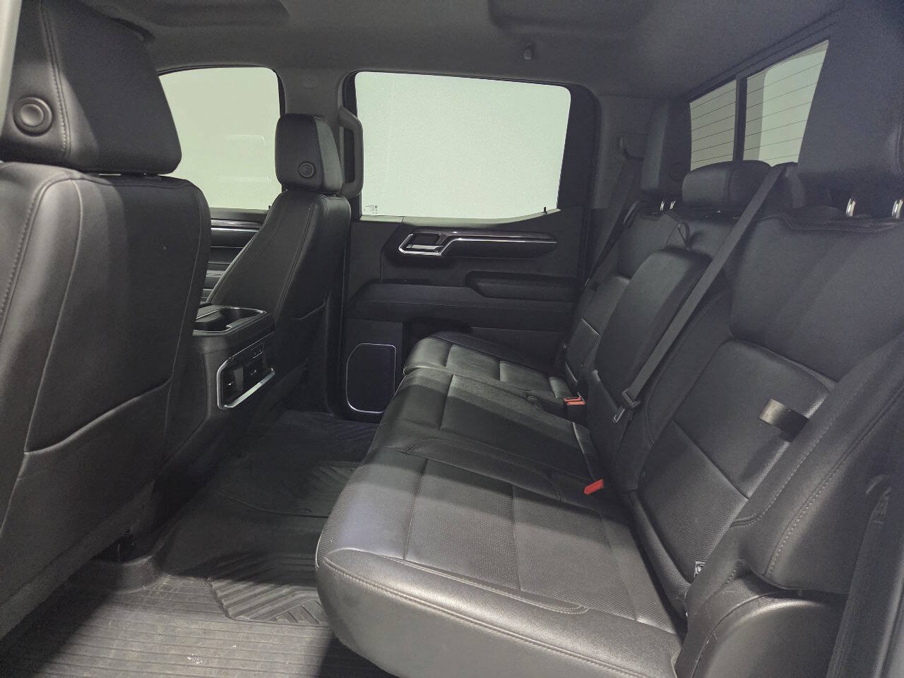 Used 2024 Chevrolet Silverado 1500 LTZ w/ LTZ Convenience Package II AWD/4WD image 17