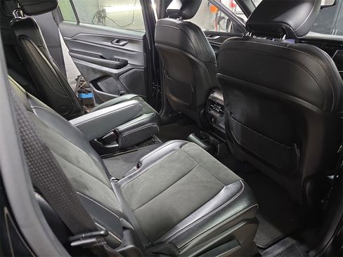 Used 2023 Jeep Grand Cherokee L Laredo image 11