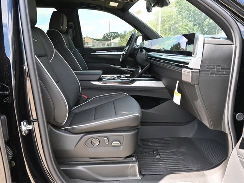 New 2025 Cadillac Escalade ESV Premium Luxury w/ LPO, Radiant Package image 28