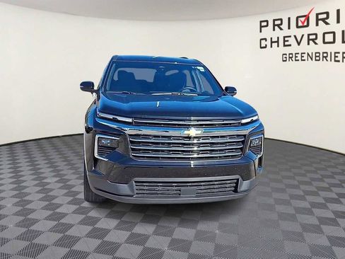 Used 2025 Chevrolet Traverse LT image 3