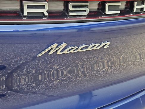 Certified 2023 Porsche Macan AWD/4WD image 13