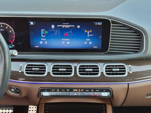 Certified 2024 Mercedes-Benz GLS 450 4MATIC image 32