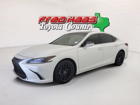 Used 2021 Lexus ES 350 Ultra Luxury w/ Accessory Package 2 FWD image 1