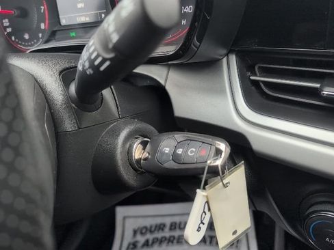 Certified 2024 Chevrolet Trax RS image 25