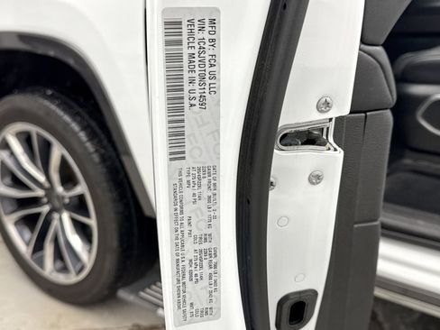 Used 2022 Jeep Wagoneer Series III w/ Premium Group I image 11