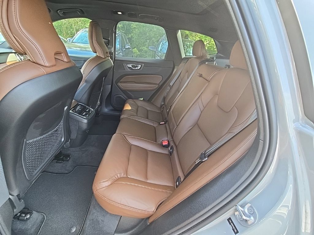 Used 2024 Volvo XC60 B5 Ultimate AWD/4WD image 13