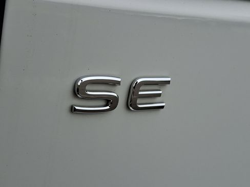 Certified 2023 Volkswagen Atlas SE image 30
