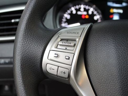 Used 2015 Nissan Rogue SV AWD/4WD image 14
