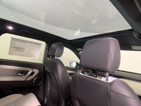 Certified 2025 Land Rover Discovery Sport Dynamic SE image 32