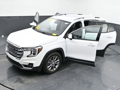 Used 2023 GMC Terrain SLT image 61