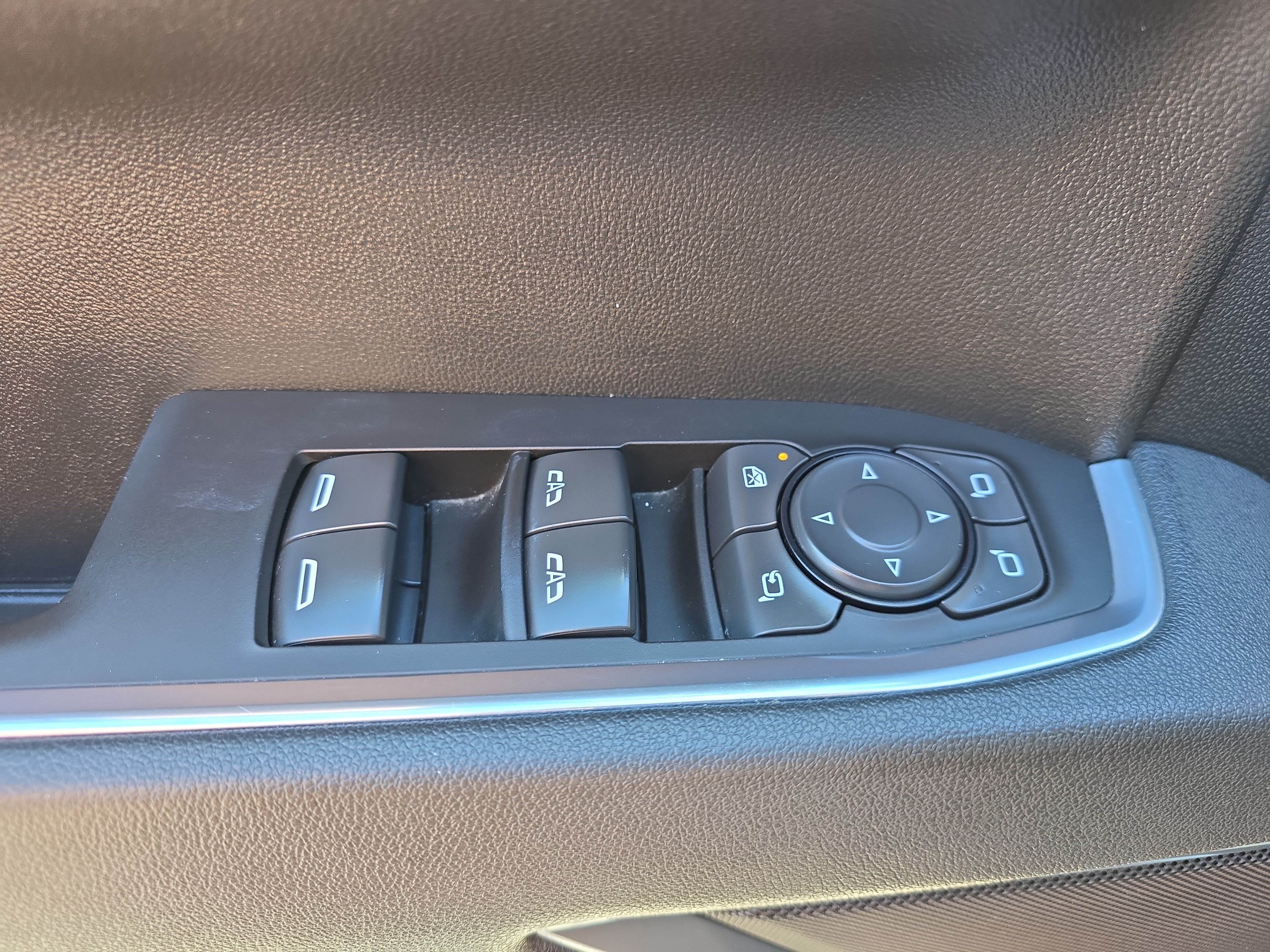 Used 2025 GMC Sierra 1500 SLT AWD/4WD image 18