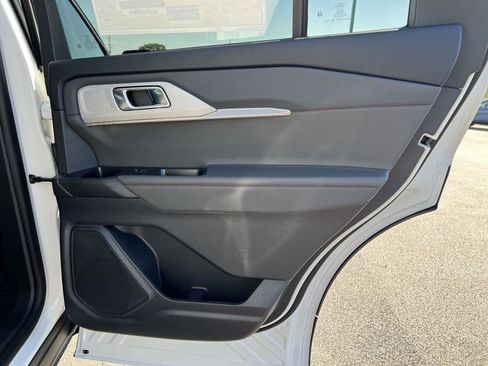 New 2025 Ford Explorer Active w/ Active Comfort Package image 18