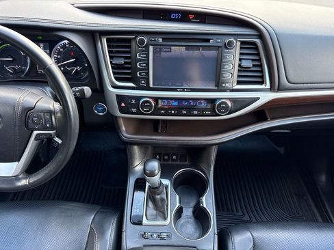 Used 2014 Toyota Highlander Limited w/ Driver Technology Package image 21