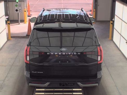 Used 2025 Ford Expedition Platinum image 2