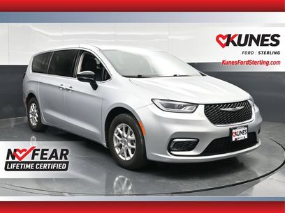 Used 2024 Chrysler Pacifica Touring-L