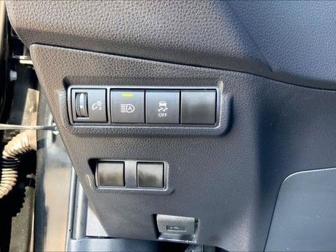 Certified 2026 Toyota Corolla Cross LE FWD image 33