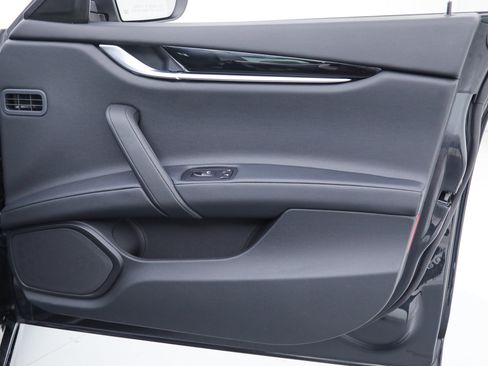 Certified 2023 Maserati Ghibli Modena RWD image 9