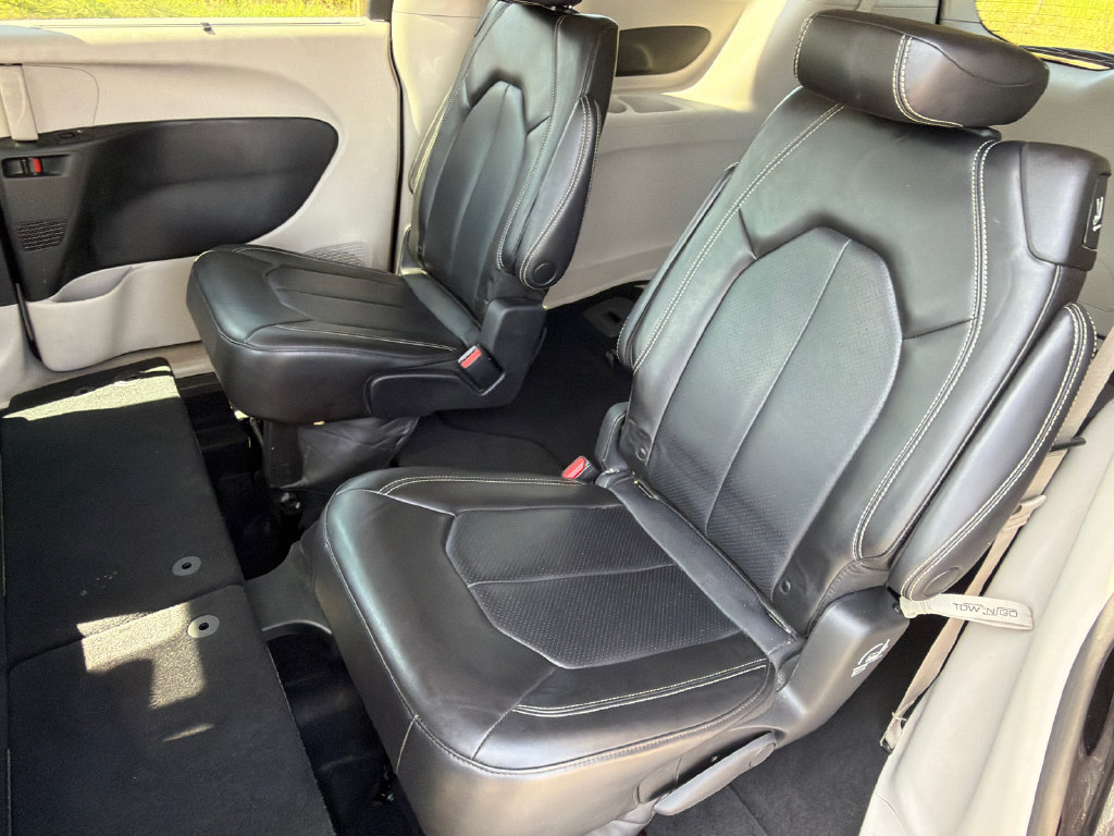 Used 2023 Chrysler Pacifica Touring-L FWD image 19
