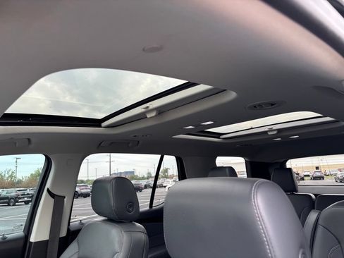Used 2019 Chevrolet Traverse Premier w/ Driver Confidence II Package FWD image 18
