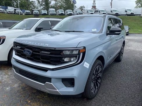 New 2025 Ford Expedition Platinum w/ Driver's Package image 10