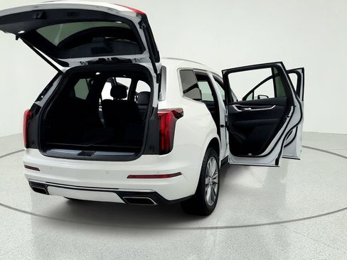 Used 2024 Cadillac XT6 Premium Luxury w/ LPO, Floor Liner Package AWD/4WD image 12