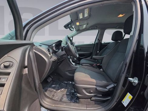 Used 2020 Chevrolet Trax LS w/ LPO, Protection Package AWD/4WD image 10