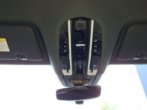 Used 2022 Porsche Cayenne AWD/4WD image 23