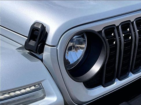 Used 2024 Jeep Wrangler Unlimited AWD/4WD image 31