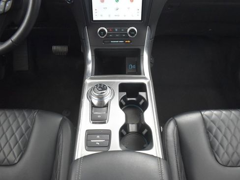 Used 2024 Ford Edge Titanium image 11