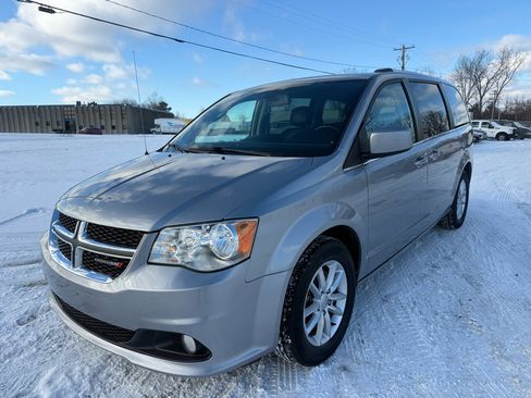 Used 2019 Dodge Grand Caravan SXT image 1