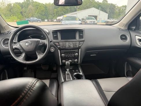 Used 2020 Nissan Pathfinder SL AWD/4WD image 9