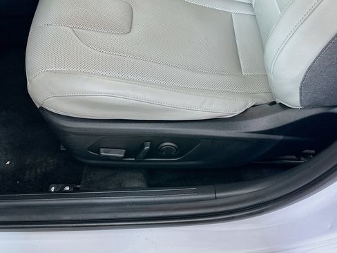 Certified 2024 Hyundai Elantra Limited image 20