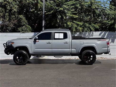 Used 2016 Toyota Tacoma TRD Off-Road w/ Towing Package AWD/4WD image 9
