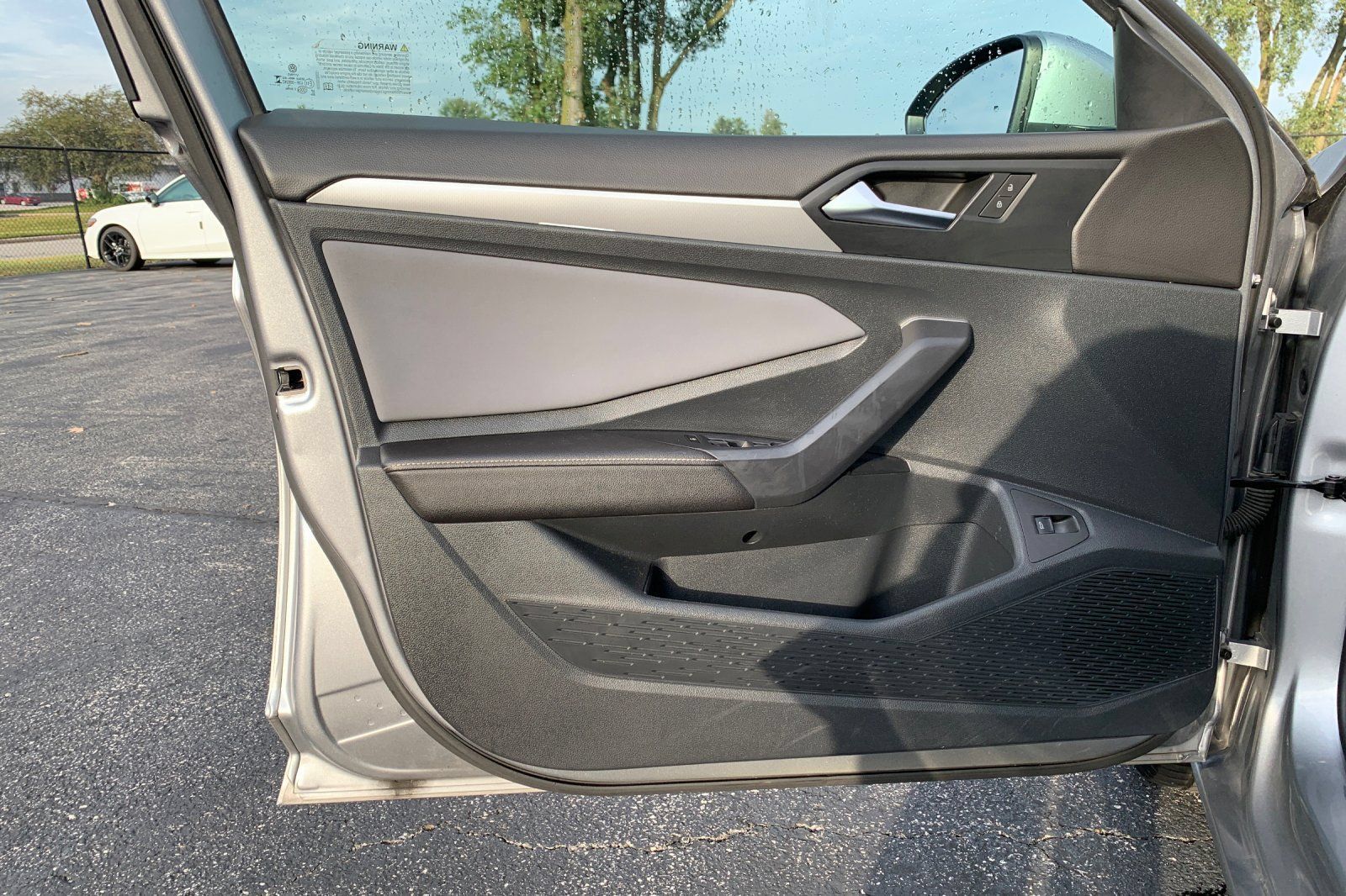 Used 2025 Volkswagen Jetta SE FWD image 13