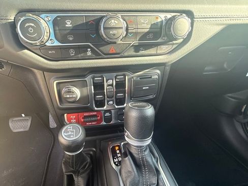 New 2025 Jeep Gladiator Mojave image 23