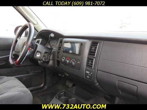 Used 2004 Dodge Dakota SXT 2dr Club Cab Rwd SB w/ Tire & Handling Group image 6