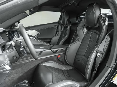 Used 2025 Chevrolet Corvette Stingray Preferred Cpe w/ Z51 Performance Package RWD image 10