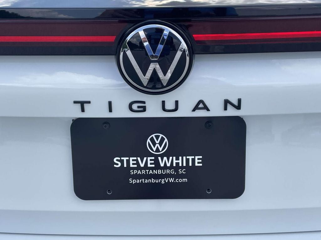New 2026 Volkswagen Tiguan SE R-Line FWD image 16