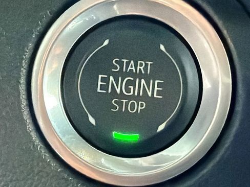 Used 2024 Chevrolet Traverse LT image 36