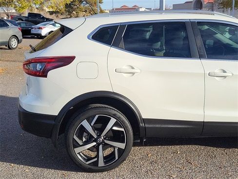 Used 2021 Nissan Rogue Sport SL w/ Premium Package image 5